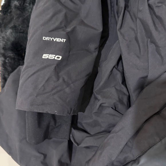 Children unisex Northface water resistant winter coat. - Picture 5 of 6